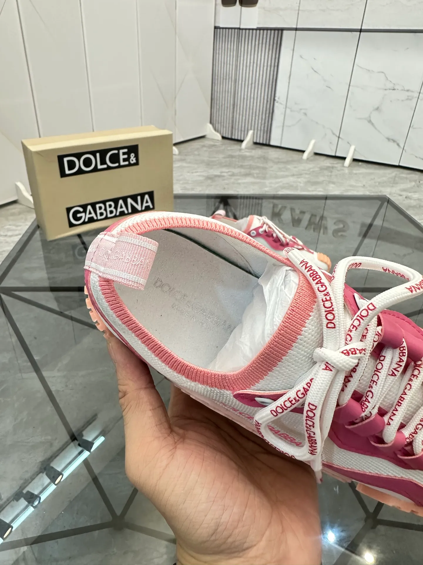 Men's shoes: 💰P460¥ Product trademark: DG "Dolce & Gabbana*" low-top sneakers Regular size: 35-44 (can be customized to 45.46.) Couple style Product materials: Upper imported cowhide stitching original material, breathable lining, original outsole. Number: 803